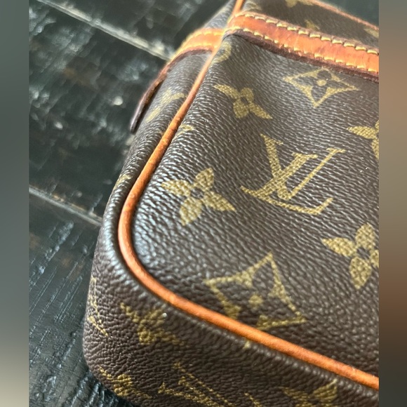 Louis Vuitton Mono Compiegne 23 Bag - Picture 10 of 16